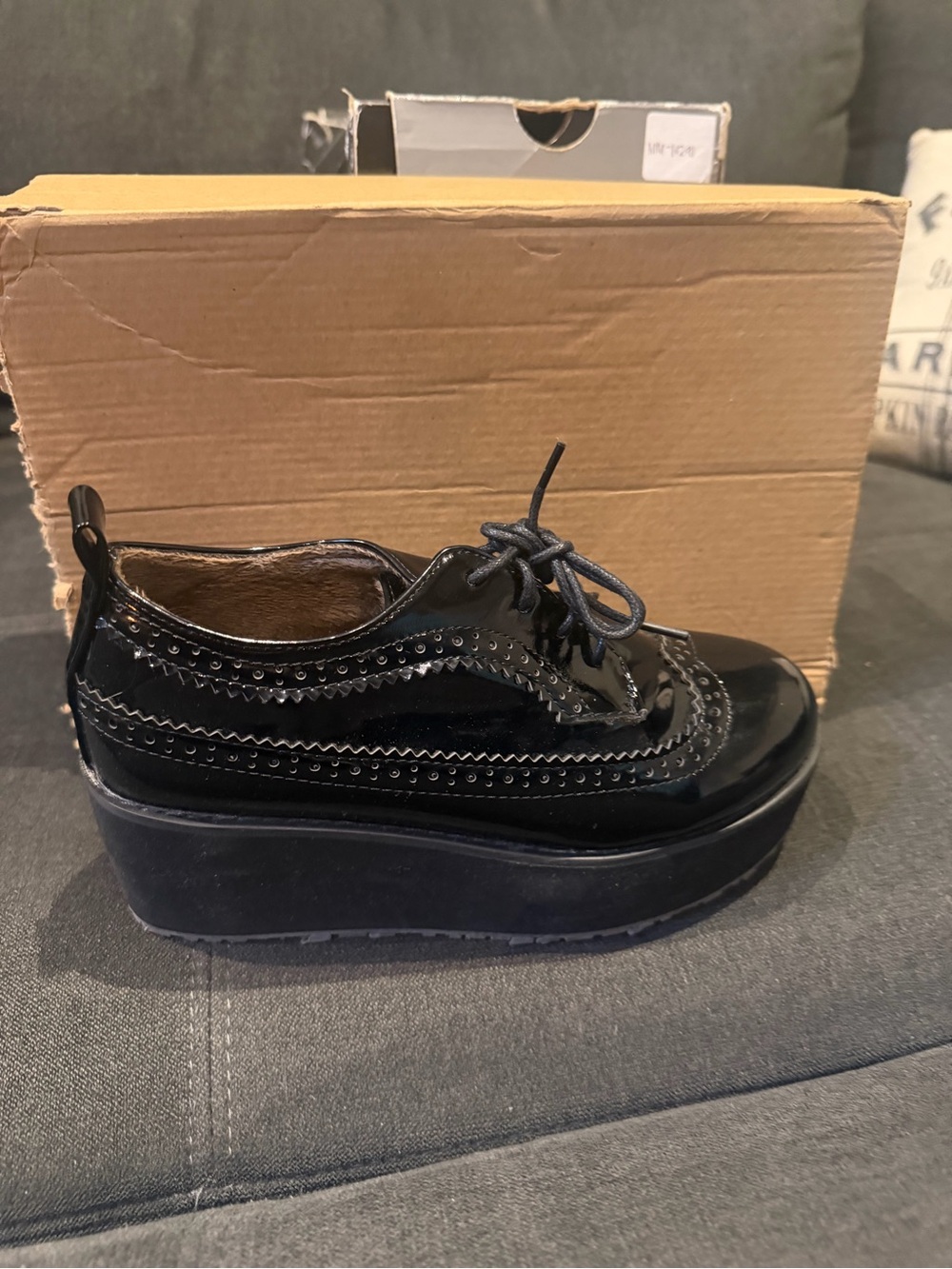 Youthjune Women’s Perforated accent Platform Oxford Shoes PU Leather Black Sz 6